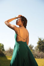 Load image into Gallery viewer, Nénuphar Green Maxi Backless Dress
