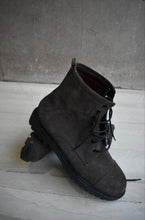 Load image into Gallery viewer, Unisex suede leather lace up boots in Brown

