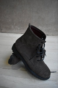 Unisex suede leather lace up boots in Brown
