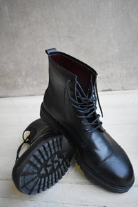 Unisex Leather lace up boots in Black