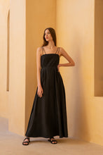 Load image into Gallery viewer, &#39;Nénuphar&#39; Black Maxi Backless Dress

